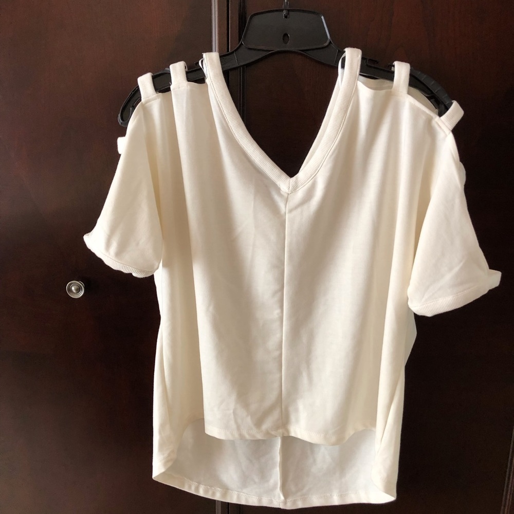 🌈Adorable white top by tobi